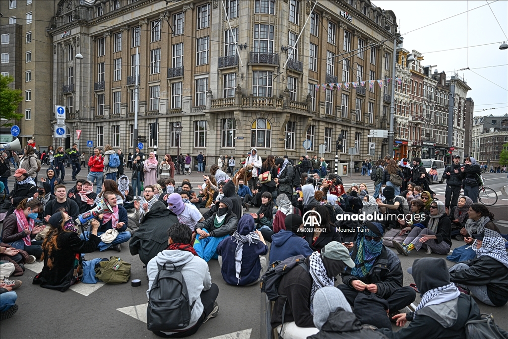 Sit-in protest in Amsterdam solidarity with Palestinians and detained students