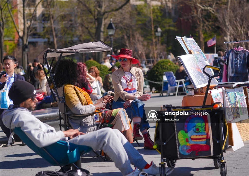 New Yorkers flock to parks to enjoy sunny spring weather