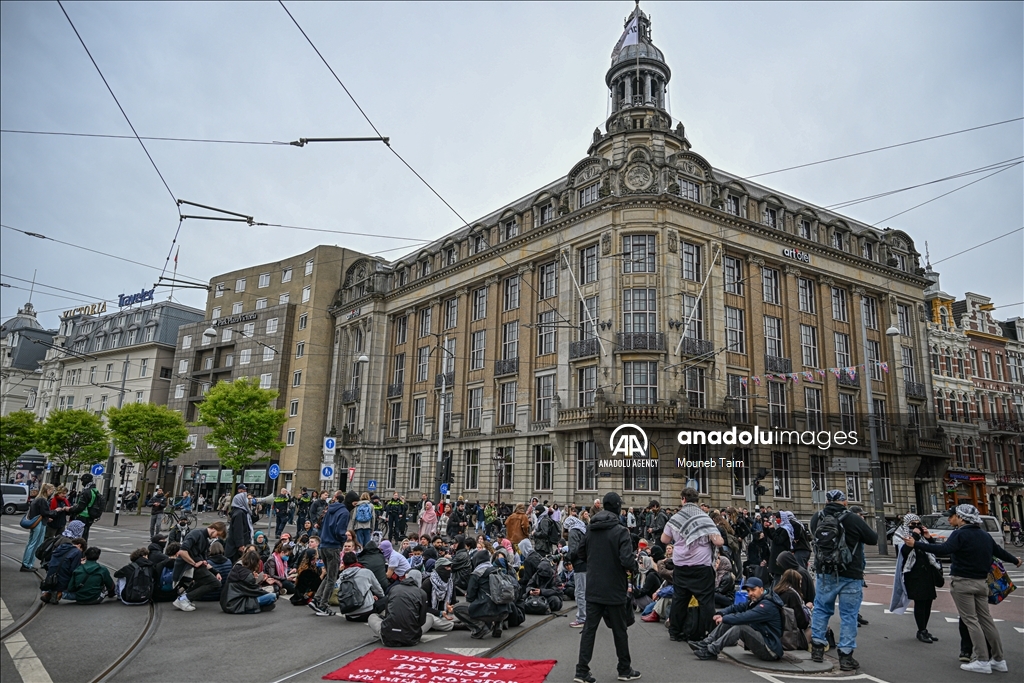 Sit-in protest in Amsterdam solidarity with Palestinians and detained students