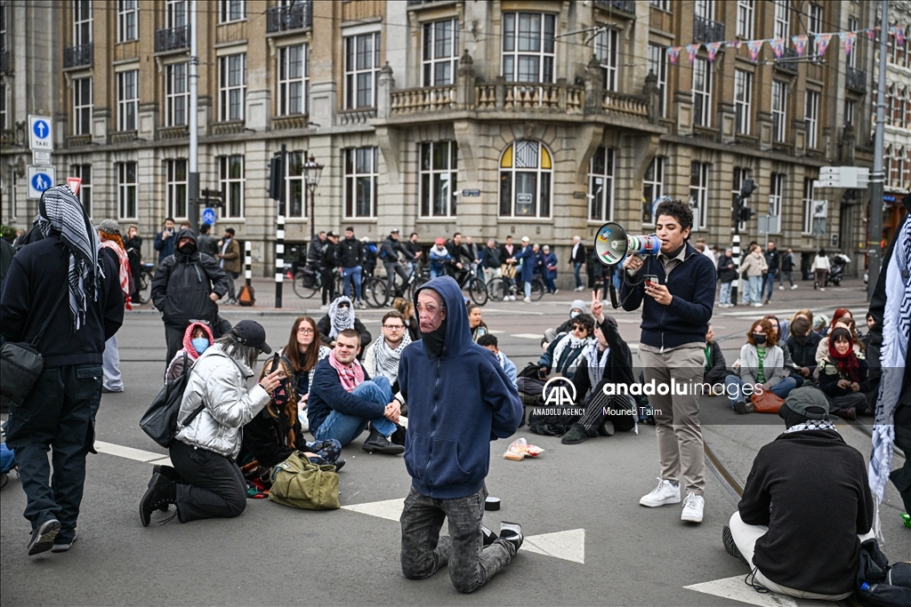 Sit-in protest in Amsterdam solidarity with Palestinians and detained students