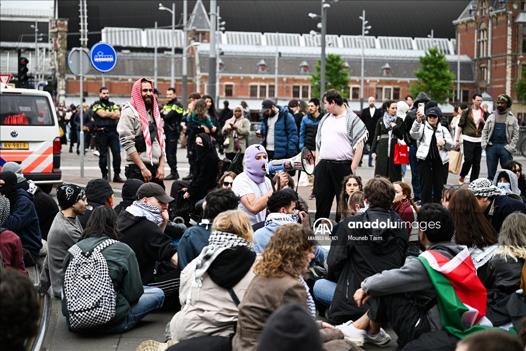 Sit-in protest in Amsterdam solidarity with Palestinians and detained students