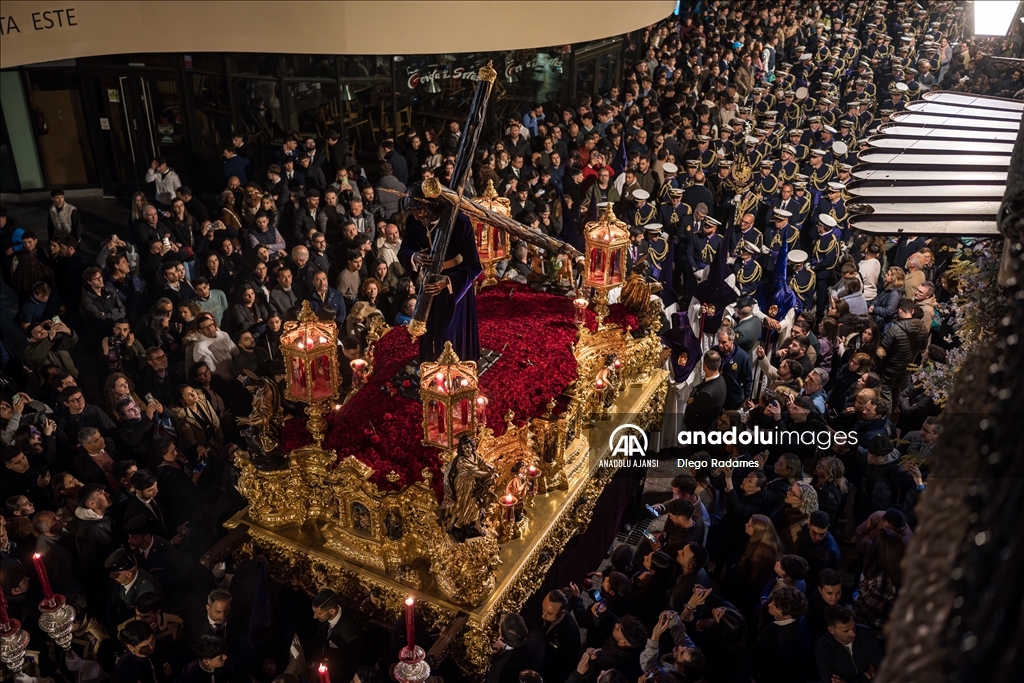 Seville’de Kutsal Hafta alayı düzenlendi 