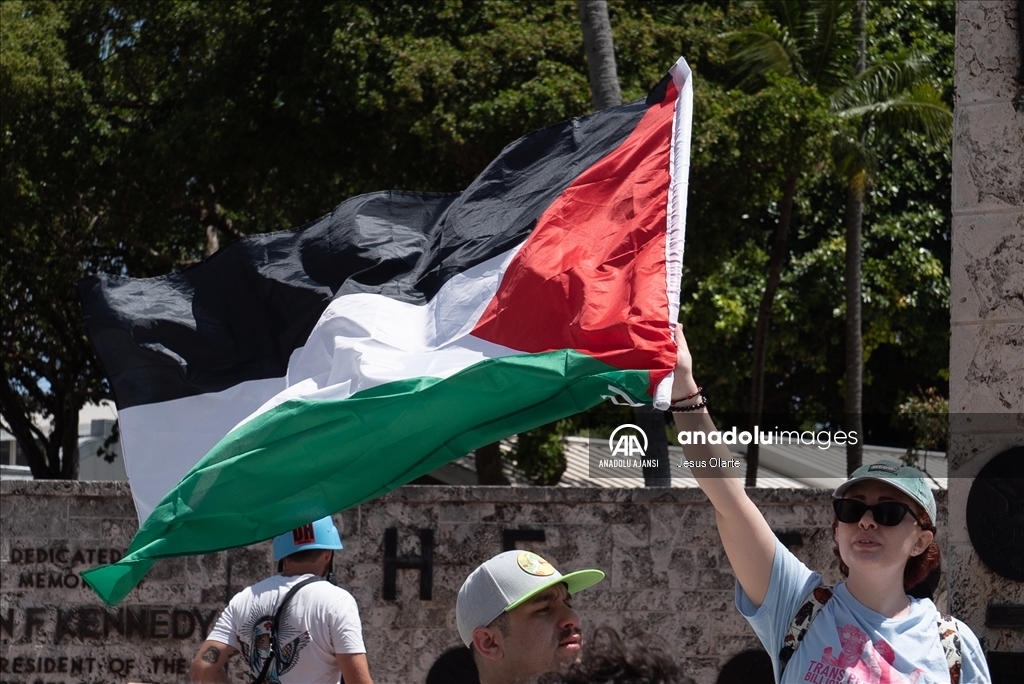 ABD'nin Miami kentinde Trump yönetimine karşı protesto gösterisi düzenlendi
