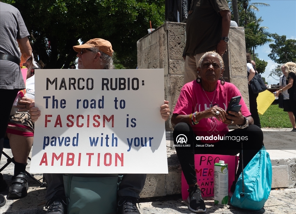 ABD'nin Miami kentinde Trump yönetimine karşı protesto gösterisi düzenlendi