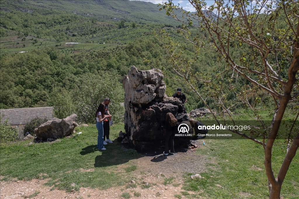 Arnavutluk’ta bulunan Aziz Anthony Tepesi ‘Kutsal Cumartesi’de ziyaretçilerini ağırladı