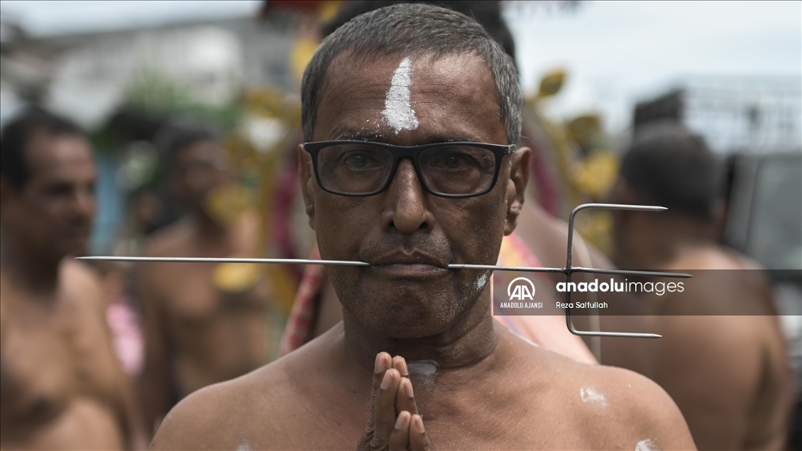 Endonezya'da Chithirai Maha Puja için geçit töreni düzenlendi