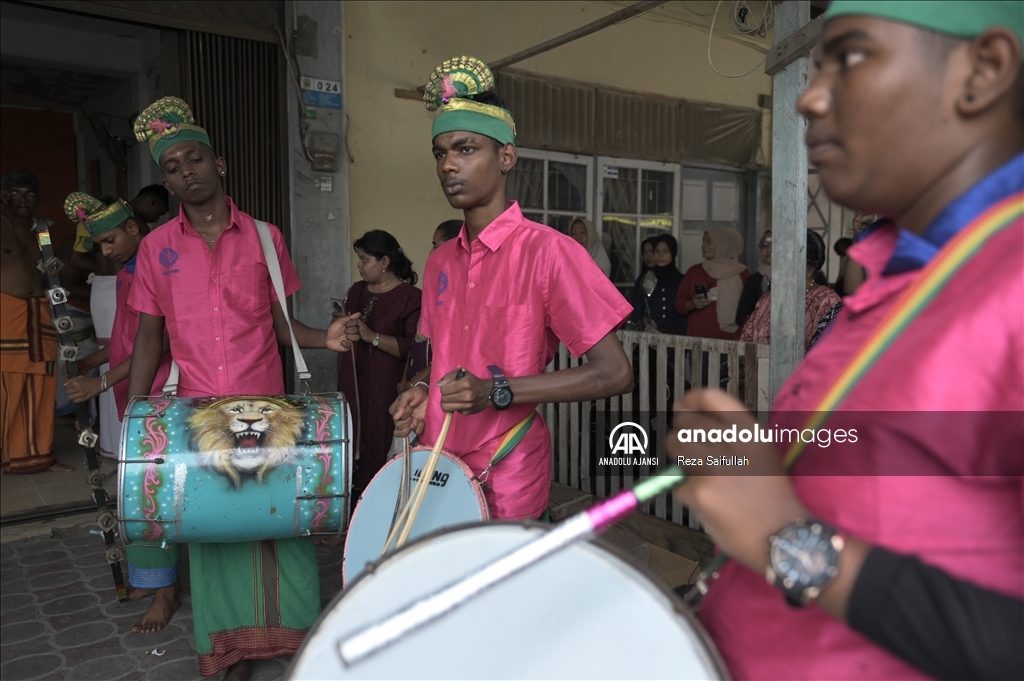 Endonezya'da Chithirai Maha Puja için geçit töreni düzenlendi