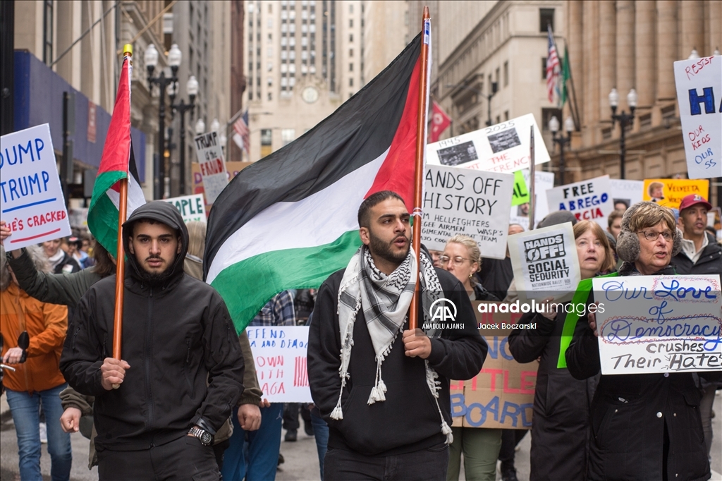 Illinois'de Trump karşıtı protesto gösterisi