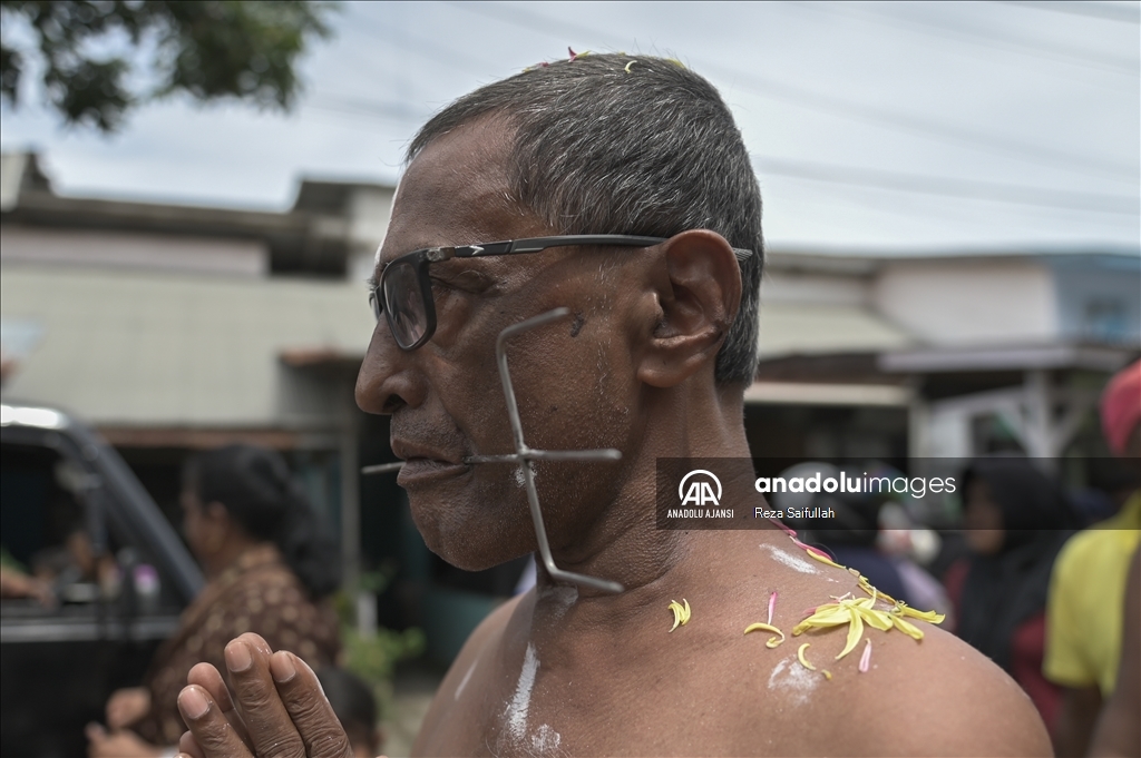 Endonezya'da Chithirai Maha Puja için geçit töreni düzenlendi