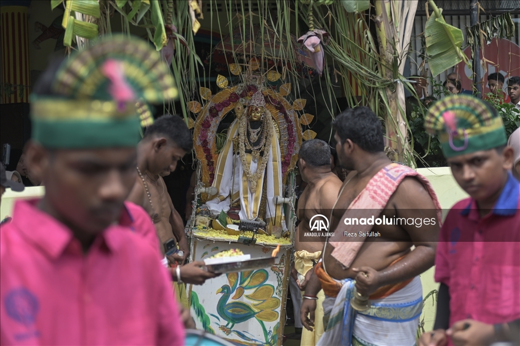 Endonezya'da Chithirai Maha Puja için geçit töreni düzenlendi