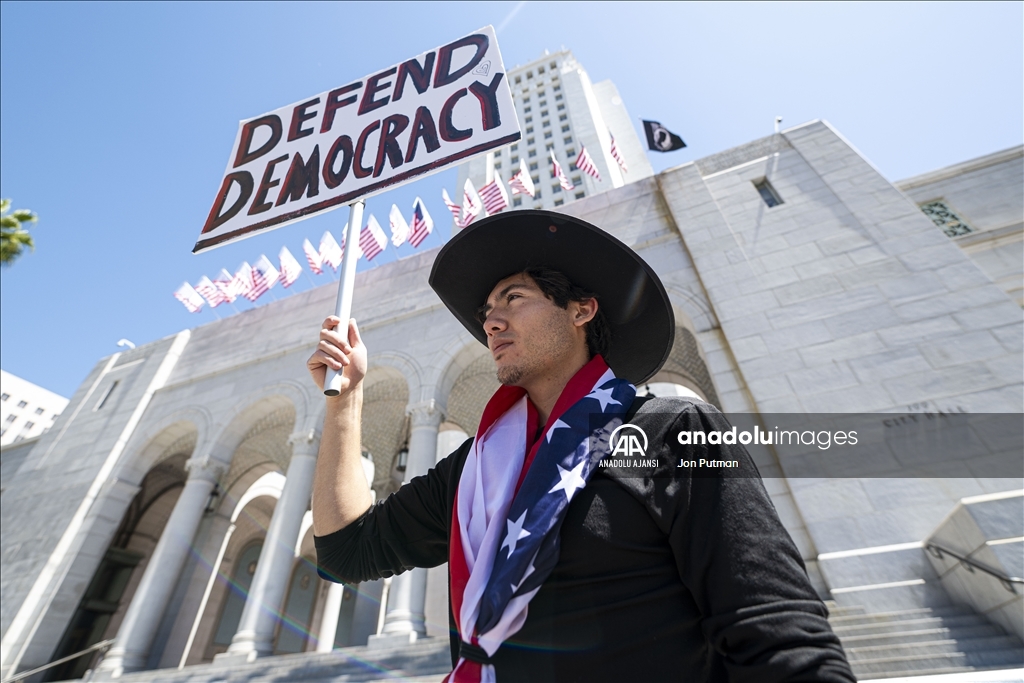 Los Angeles'ta Trump karşıtı gösteri