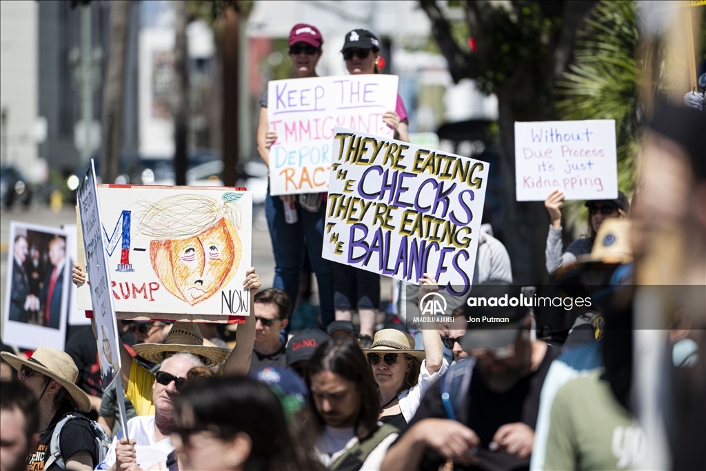Los Angeles'ta Trump karşıtı gösteri