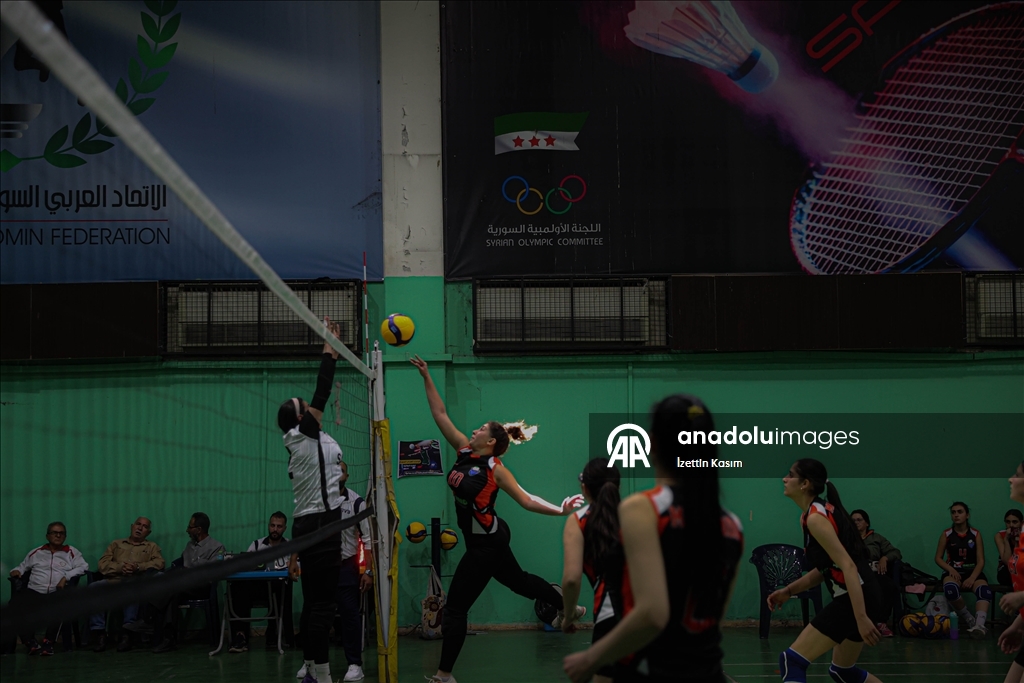 Baas rejiminin yıkılmasının ardından Şam’da ilk kez kadın voleybol turnuvası düzenlendi