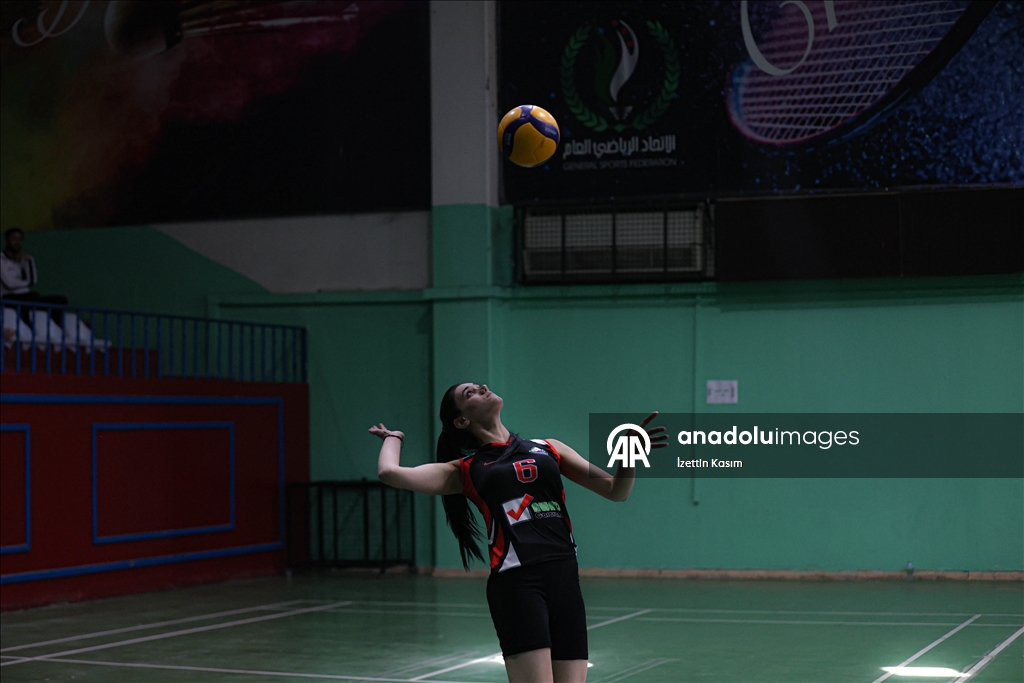 Baas rejiminin yıkılmasının ardından Şam’da ilk kez kadın voleybol turnuvası düzenlendi