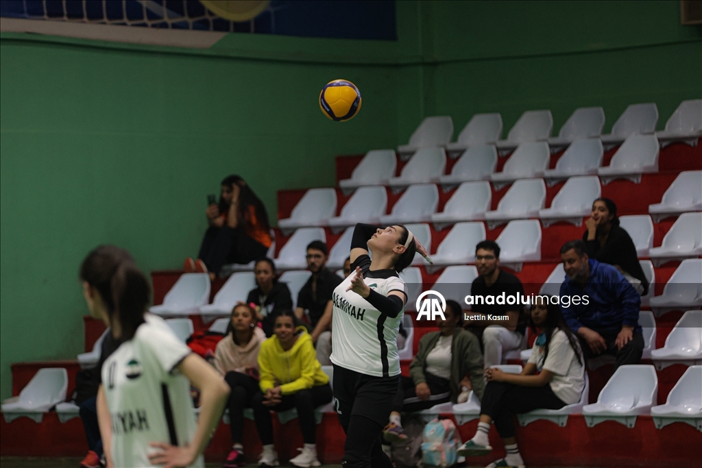 Baas rejiminin yıkılmasının ardından Şam’da ilk kez kadın voleybol turnuvası düzenlendi