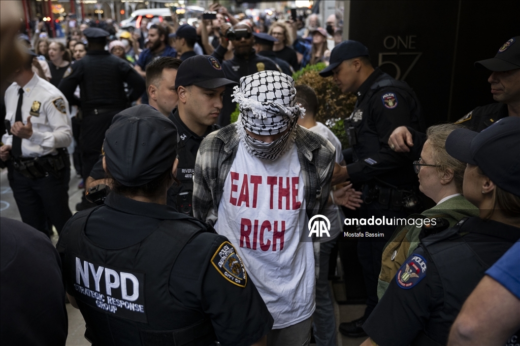 New York’ta düzenlenen dünya günü eyleminde iklim aktivistleri gözaltına alındı