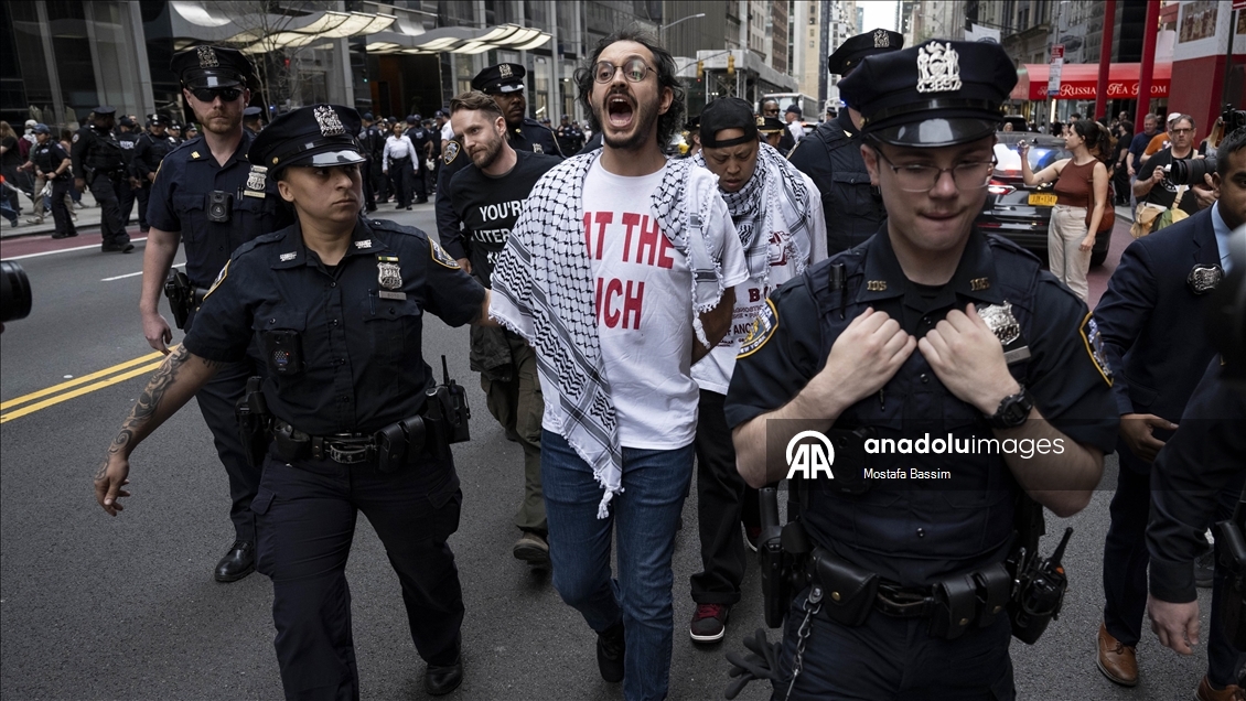 New York’ta düzenlenen dünya günü eyleminde iklim aktivistleri gözaltına alındı