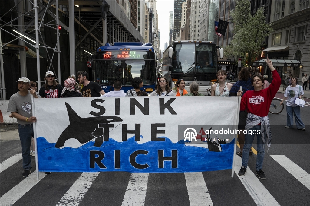 New York’ta düzenlenen dünya günü eyleminde iklim aktivistleri gözaltına alındı