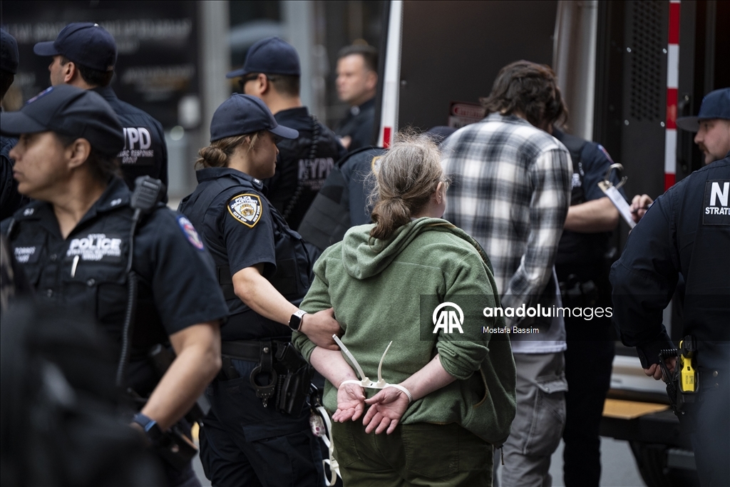 New York’ta düzenlenen dünya günü eyleminde iklim aktivistleri gözaltına alındı