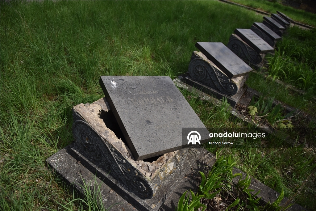 Во Львове начали демонтаж последнего советского мемориала