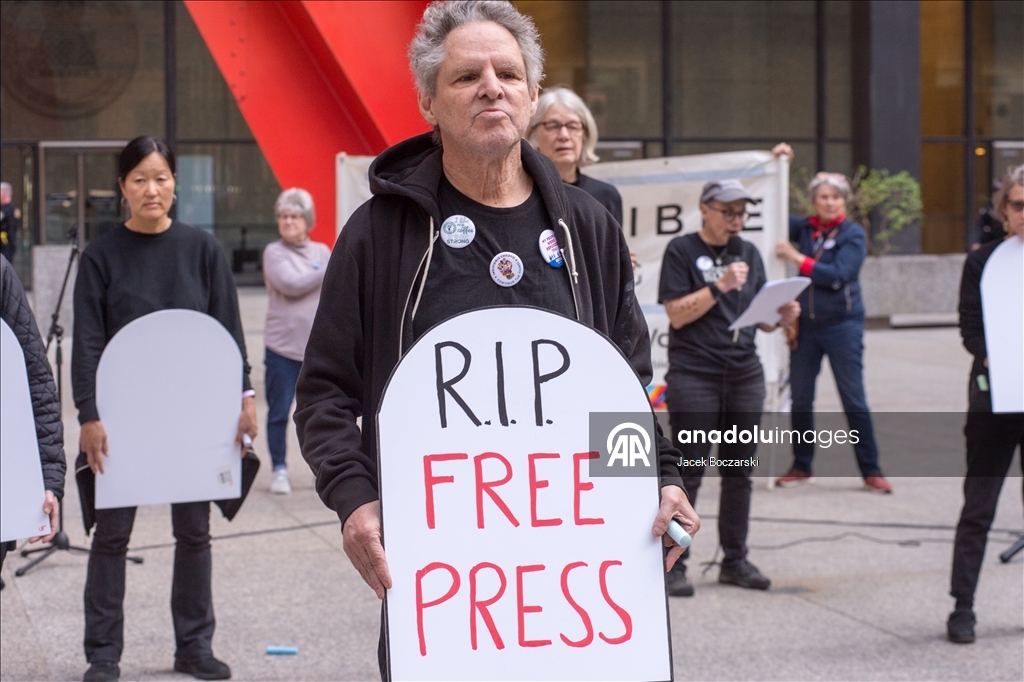 Indivisible Chicago выступила против угроз демократии