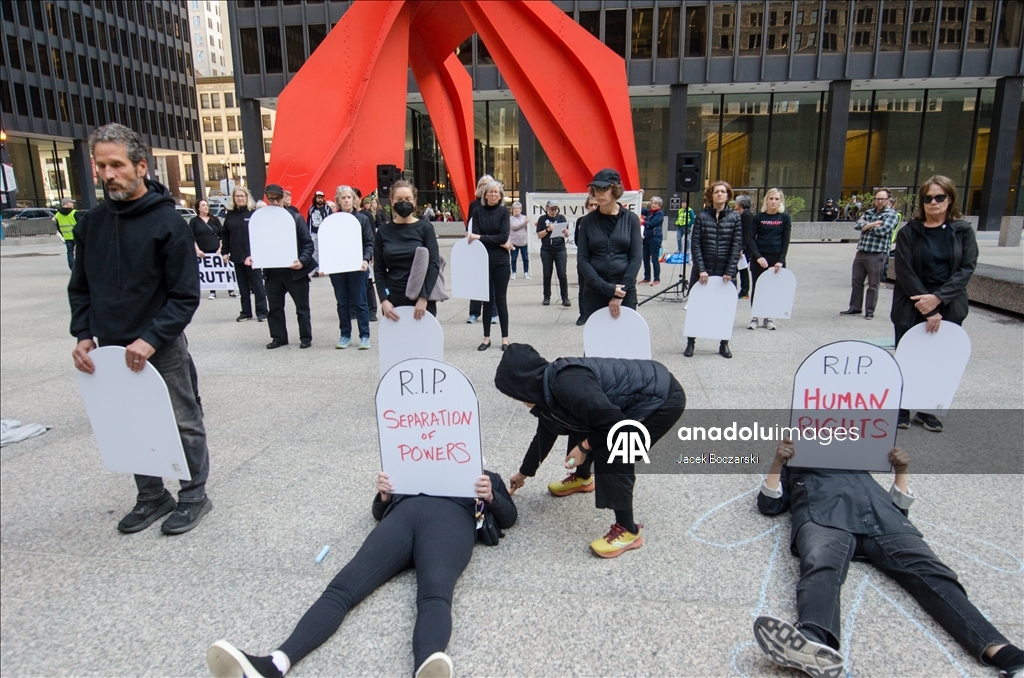 Indivisible Chicago выступила против угроз демократии