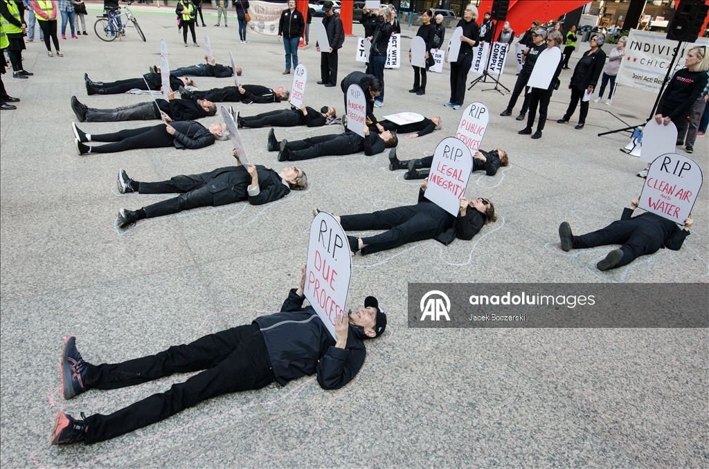 Indivisible Chicago выступила против угроз демократии