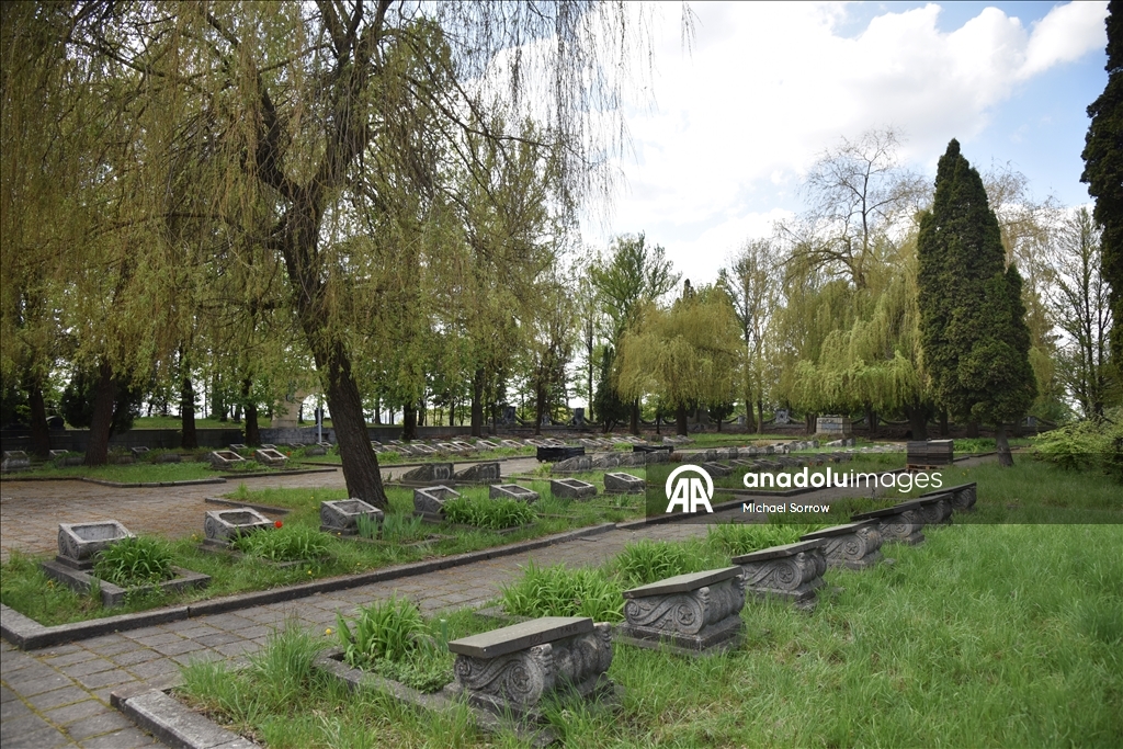 Во Львове начали демонтаж последнего советского мемориала