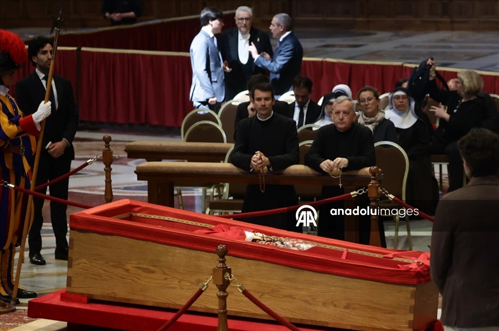 Jenazah Paus Fransiskus disemayamkan di Basilika Santo Petrus