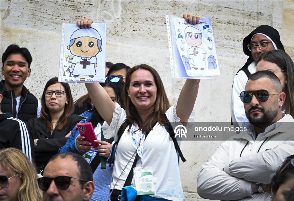 Papa Franciscus için taziye ziyaretleri sürüyor
