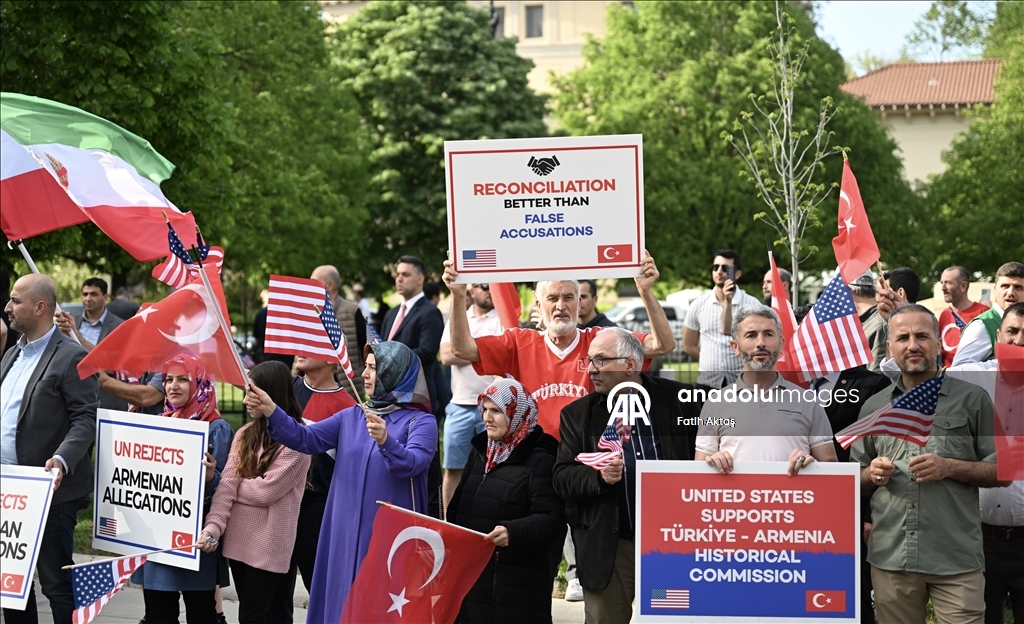 واشنطن.. أتراك يحتجون على مزاعم الأرمن بشأن أحداث العام 1915