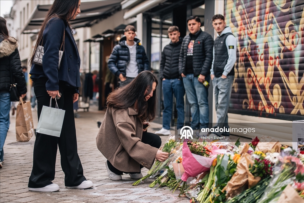 Almanya'da polis tarafından vurularak öldürülen 21 yaşındaki siyahi genç için protesto düzenlendi