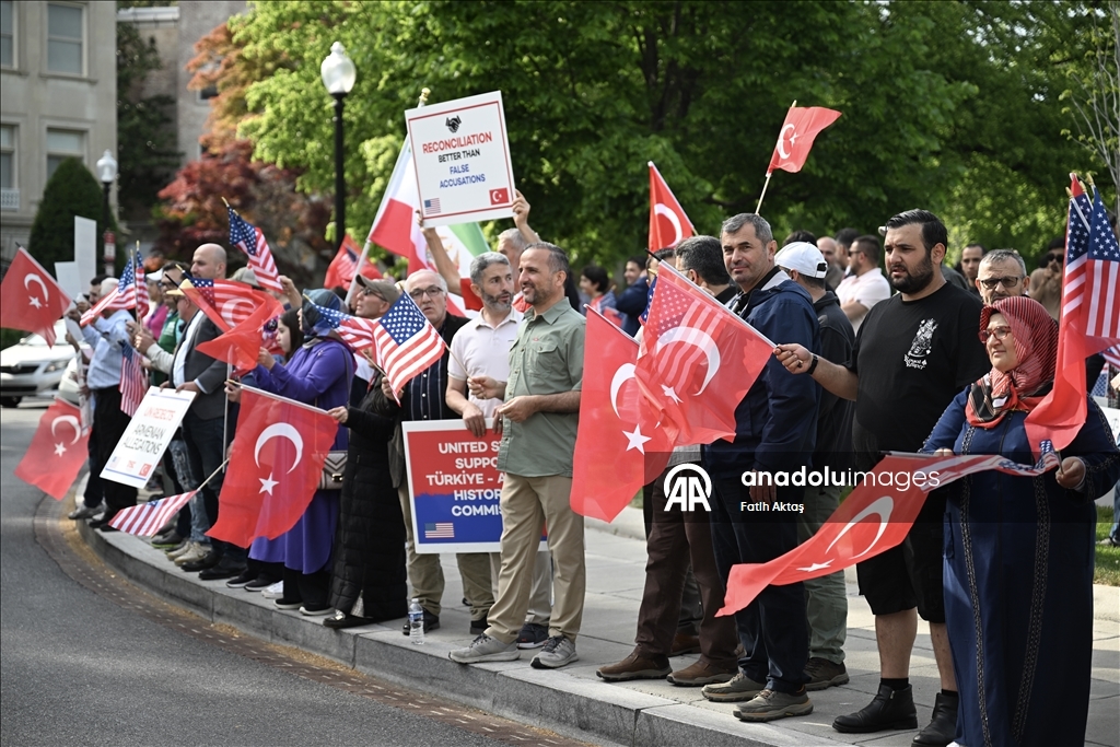 واشنطن.. أتراك يحتجون على مزاعم الأرمن بشأن أحداث العام 1915