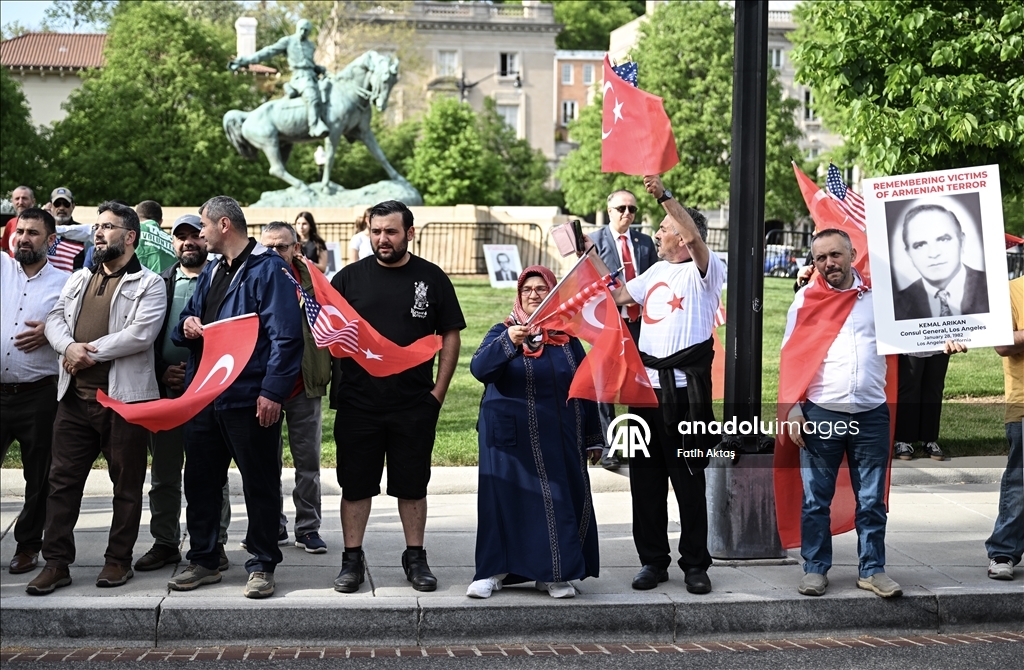 واشنطن.. أتراك يحتجون على مزاعم الأرمن بشأن أحداث العام 1915