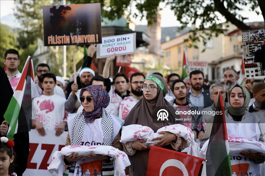 "غزة تموت".. مئات الأتراك يتظاهرون في بورصا نصرة لفلسطين