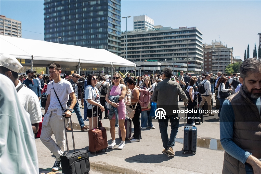 İspanya'da milyonlarca kişiyi etkileyen geniş çaplı elektrik kesintisi yaşanıyor
