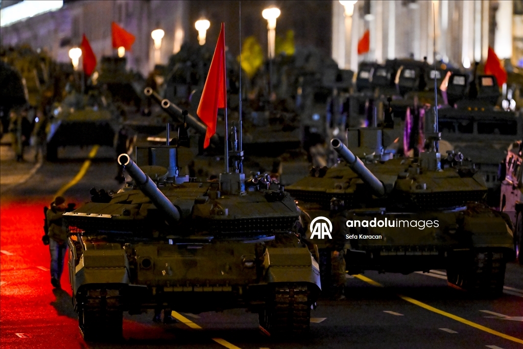 В Москве прошла ночная репетиция военного парада