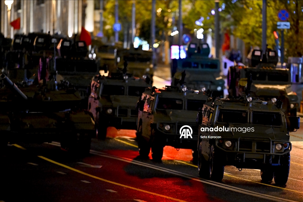 В Москве прошла ночная репетиция военного парада