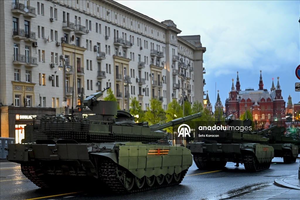В Москве прошла ночная репетиция военного парада