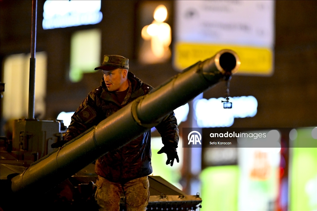 В Москве прошла ночная репетиция военного парада