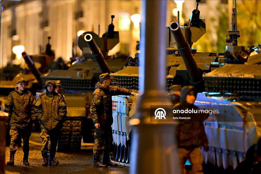 В Москве прошла ночная репетиция военного парада