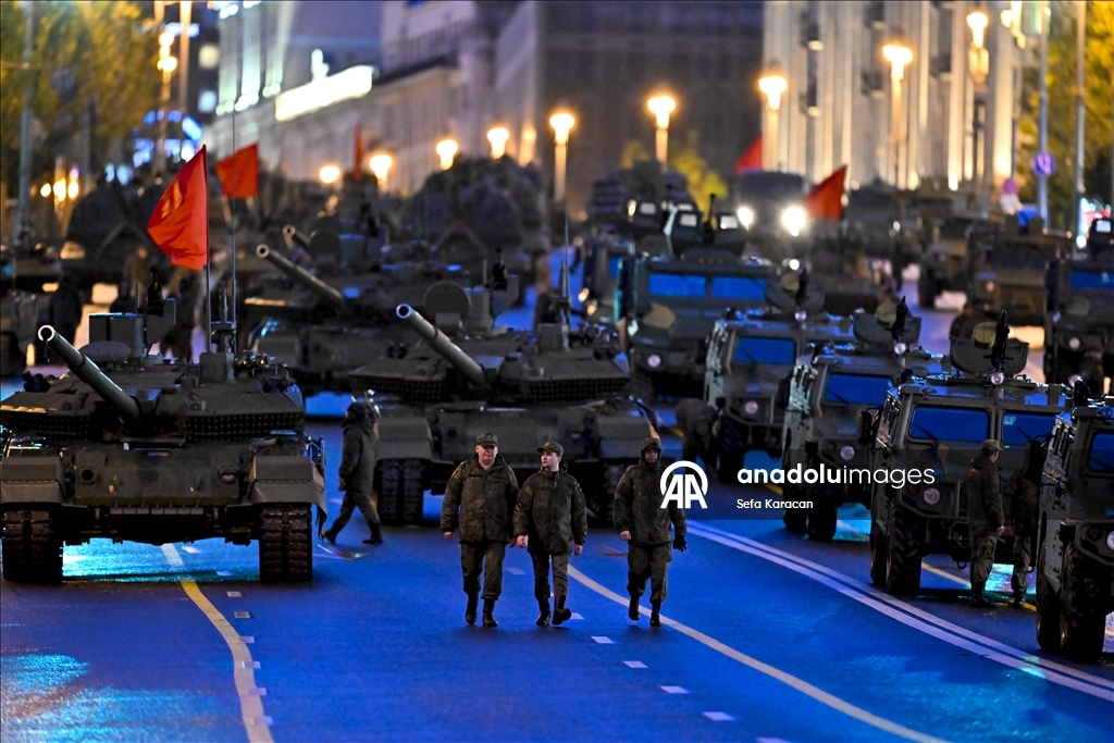 В Москве прошла ночная репетиция военного парада