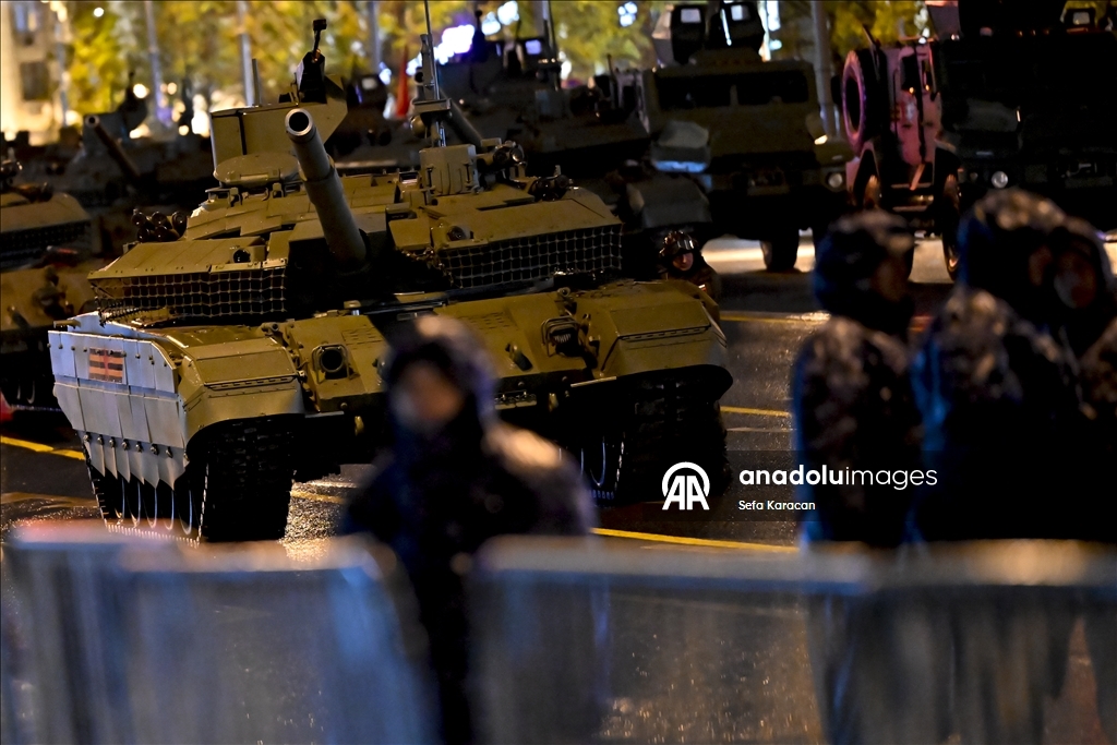 В Москве прошла ночная репетиция военного парада