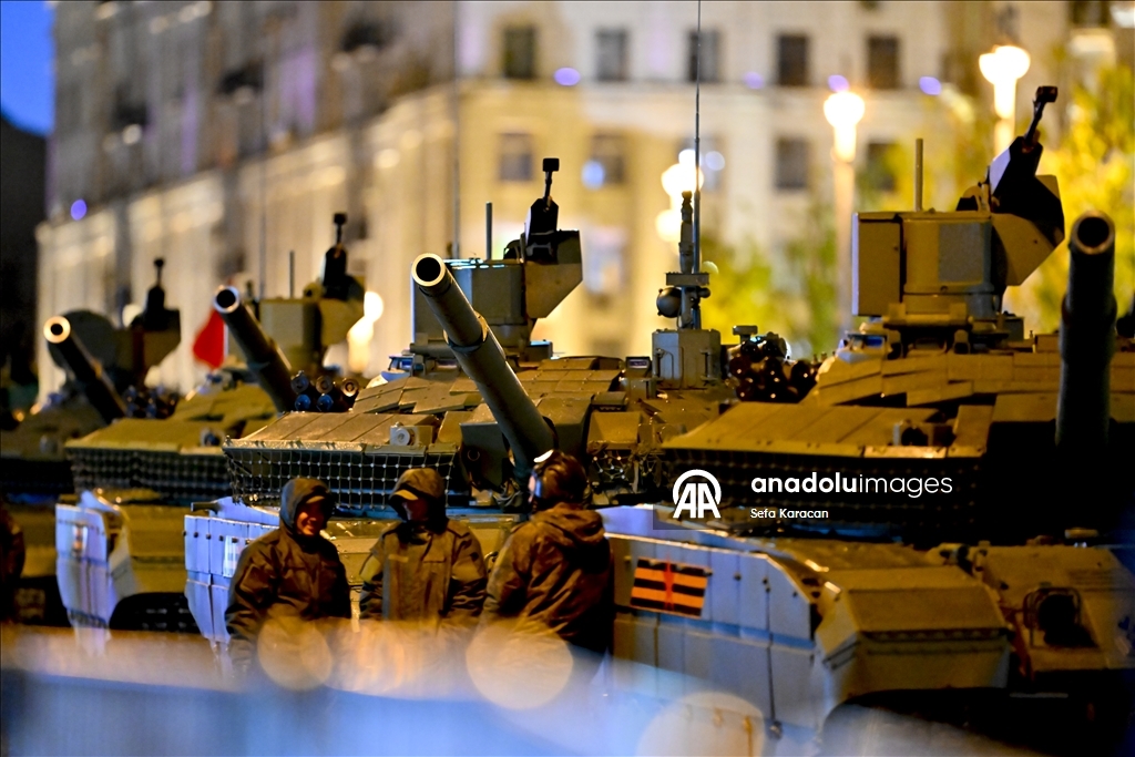 В Москве прошла ночная репетиция военного парада