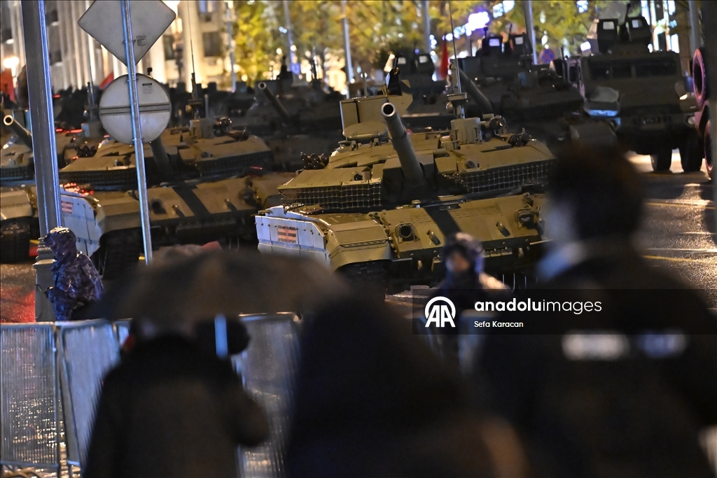 В Москве прошла ночная репетиция военного парада