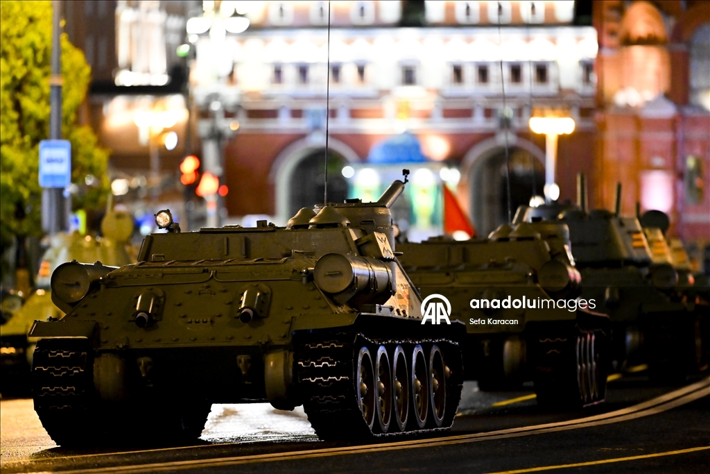 В Москве прошла ночная репетиция военного парада
