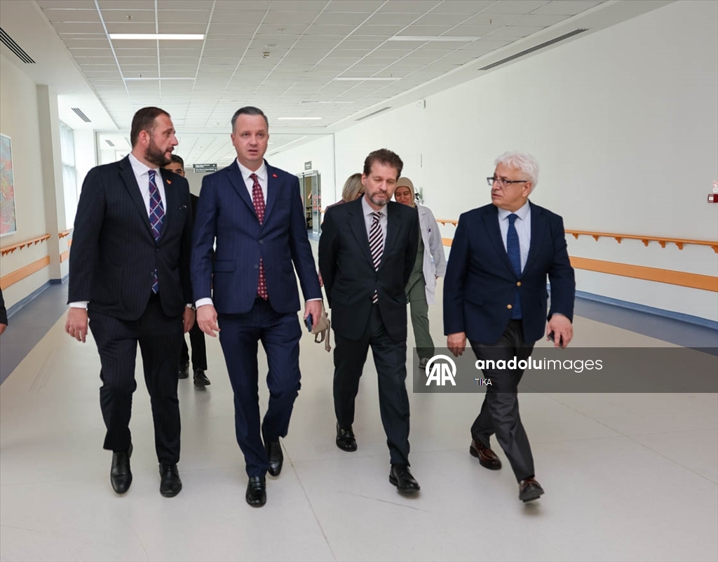 Претседателот на ТИКА, Кајалар, ги посети пациентите повредени во пожарот во Кочани што се лекуваат во Анкара