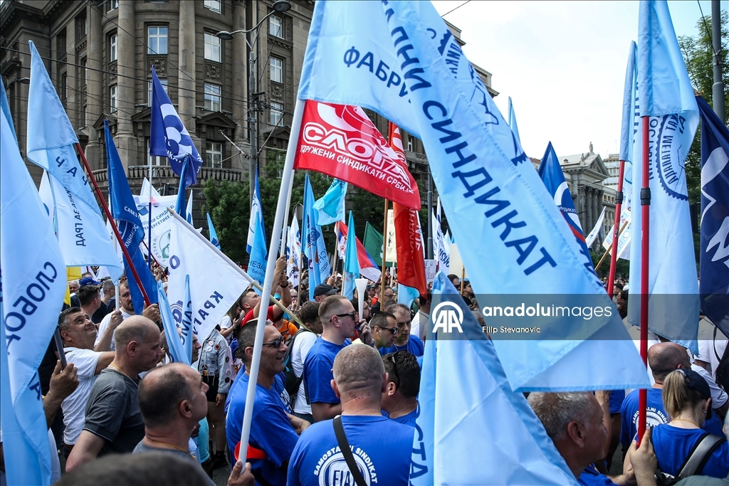 Prvomajski protest ispred Vlade Srbije u Beogradu: Aktuelni zakoni se moraju mijenjati