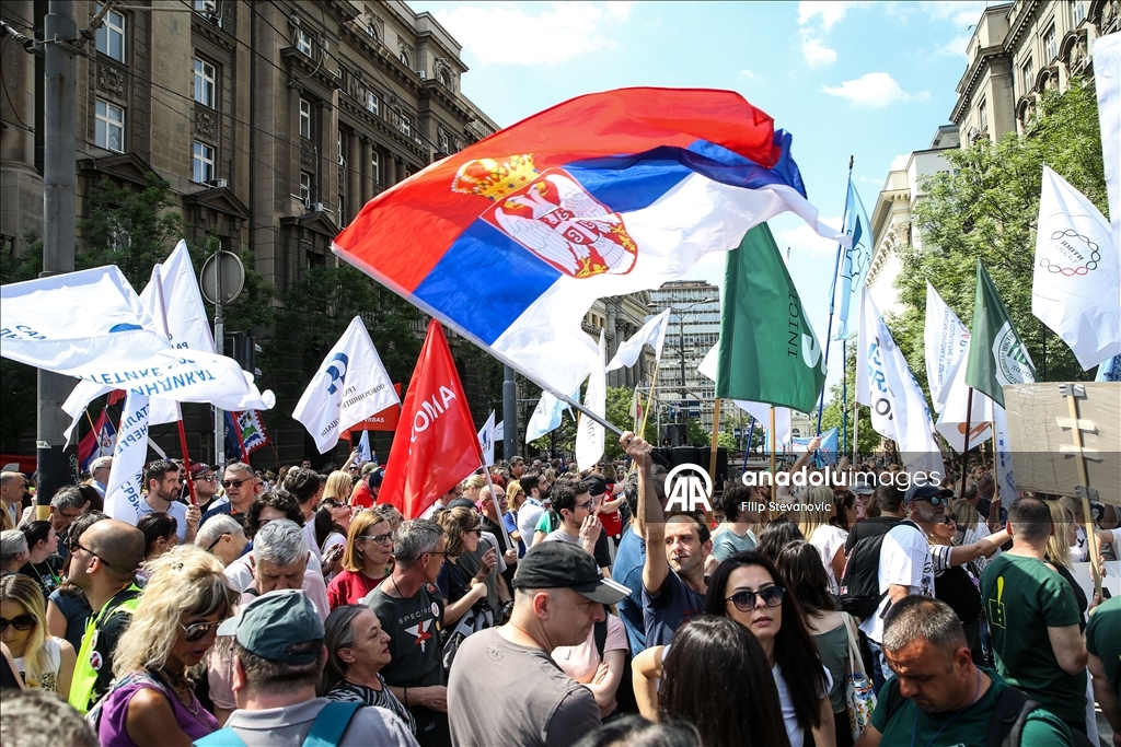 Prvomajski protest ispred Vlade Srbije u Beogradu: Aktuelni zakoni se moraju mijenjati