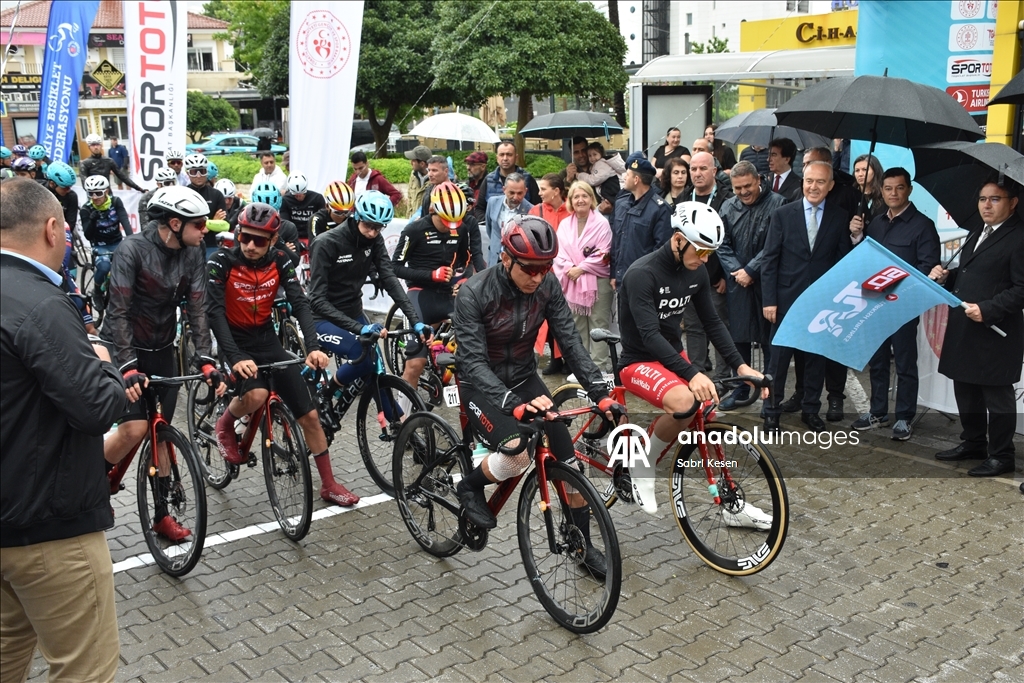 В Турции стартовал 5-й этап Президентского велотура